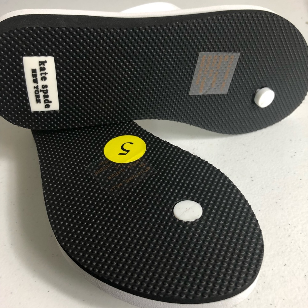 KATE SPADE NWT BLK& White Flip flops SIZE 5 - Picture 9 of 9